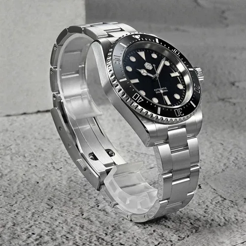 San Martin SN0111 bronze diver watch image 2